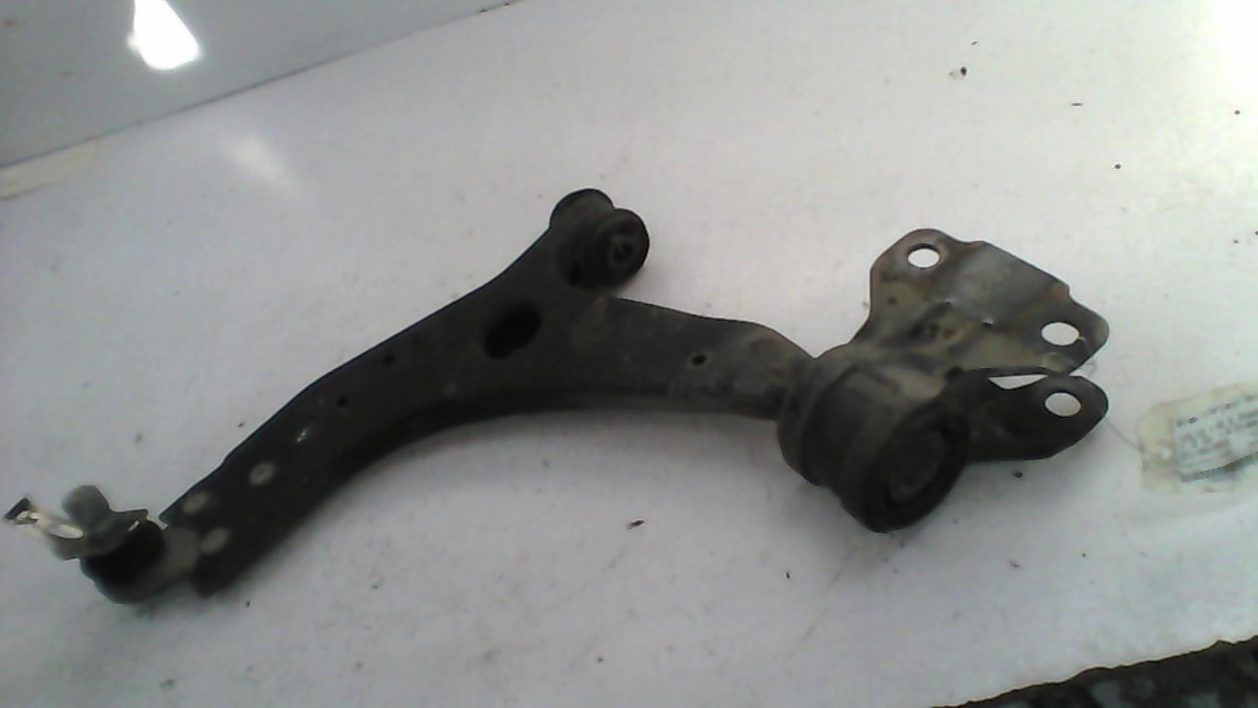 Braccio sospensione inferiore anteriore sinistro VOLVO V 40 2 PHASE 1 BREAK Diésel - 1