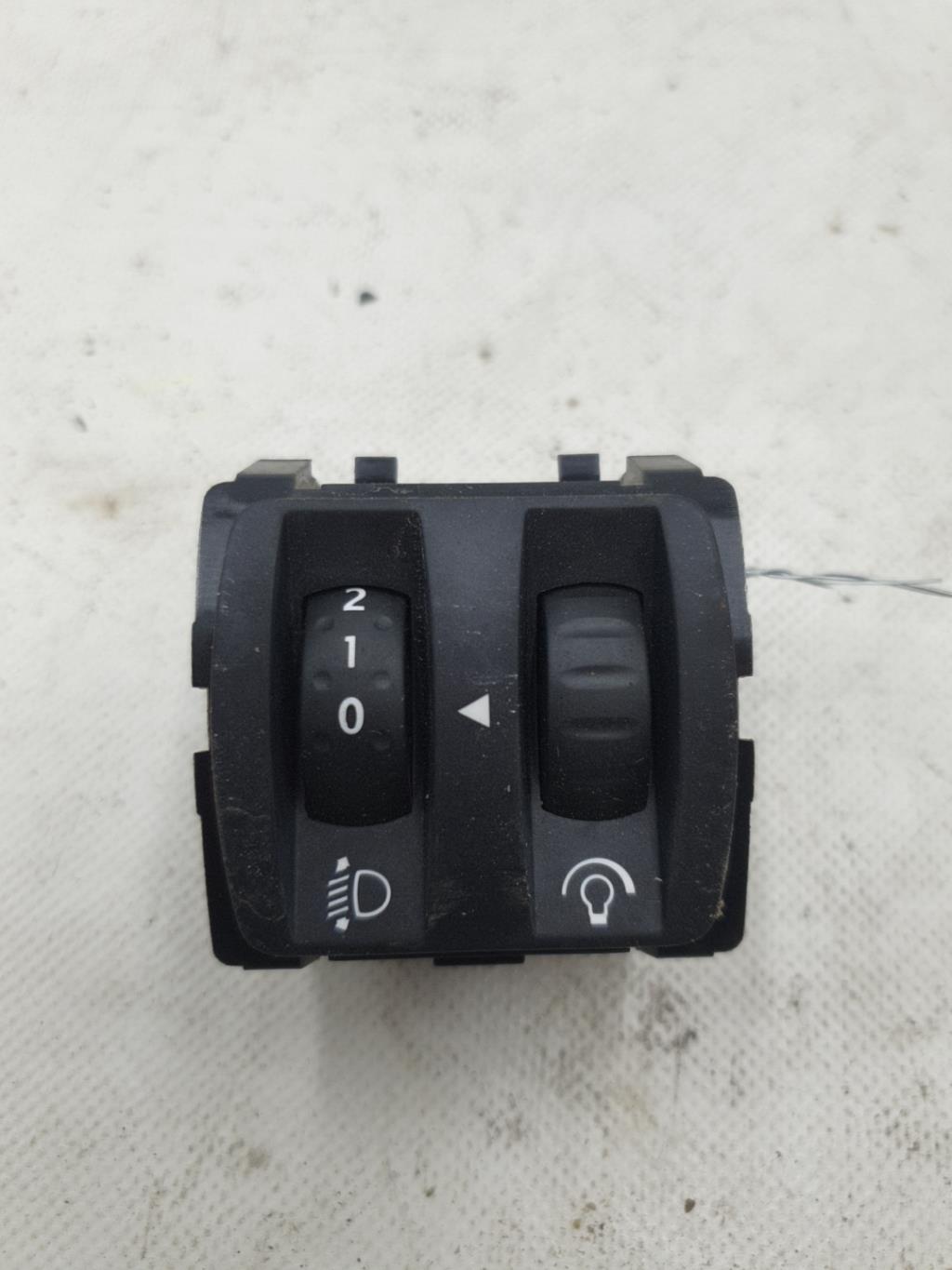 Commande de reglage hauteur de phare RENAULT TWINGO 2 PHASE 2 Diesel - 1