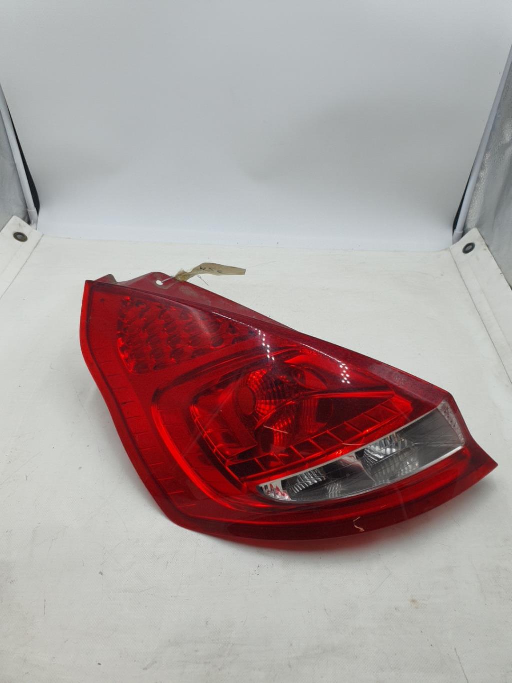 Fanale posteriore principale sinistro (luci) FORD FIESTA 6 PHASE 1 Diésel - 1
