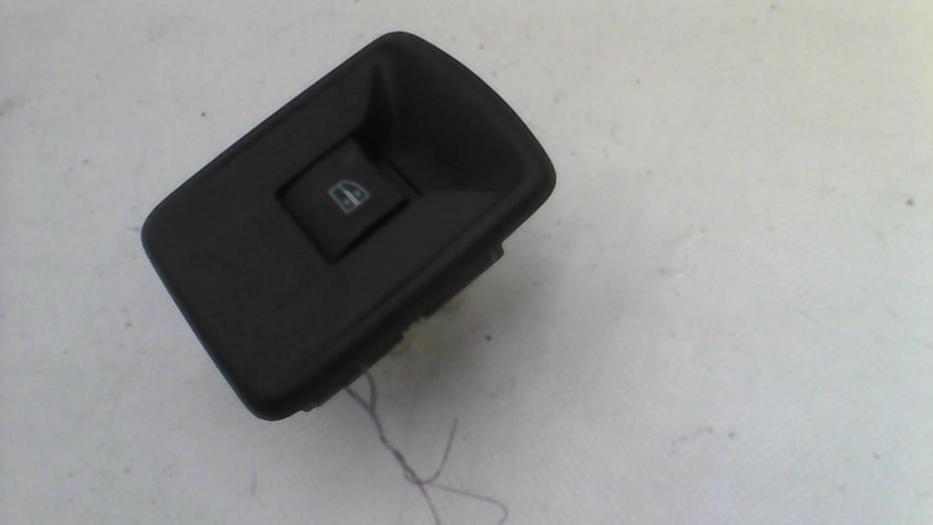Interruttore lavacristalli anteriore destro DACIA SANDERO 2 PHASE 2 Gasolina - 1