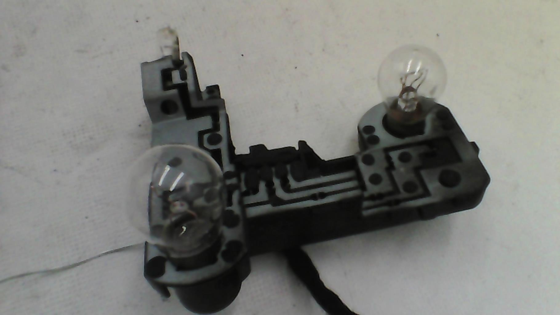 Base portalampade fanale posteriore sinistro VOLKSWAGEN TOUAREG 1 PHASE 1 Diésel - 1