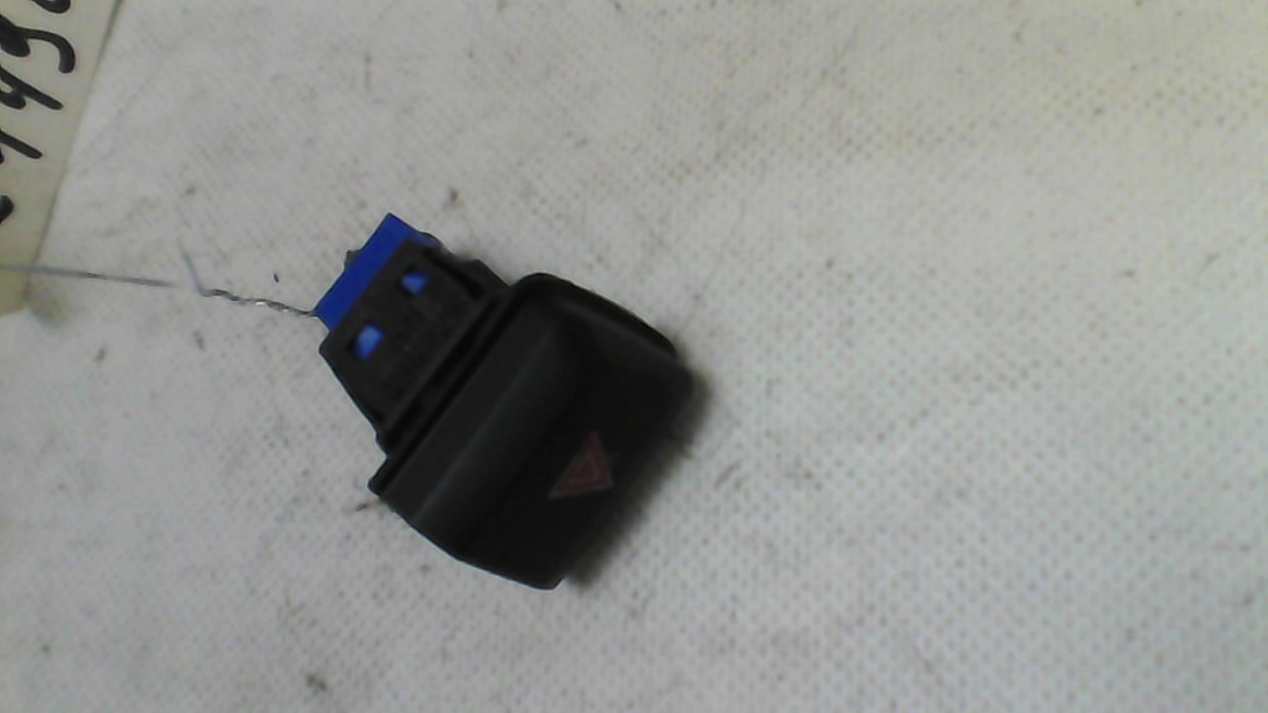 Bouton de warning PEUGEOT 208 1 PHASE 2 Diesel - 1