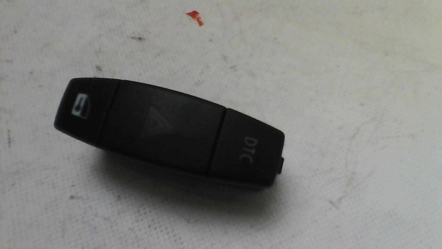 Bouton de warning BMW SERIE 1 E87 PHASE 1 Diesel - 1