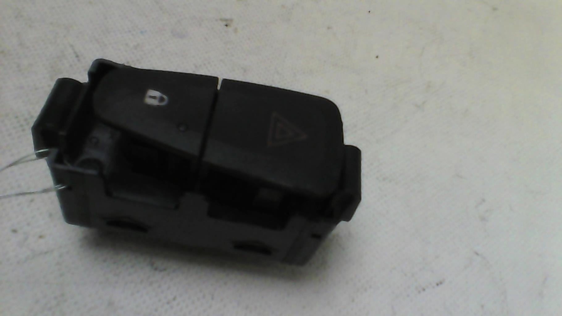Bouton de warning RENAULT MEGANE 3 PHASE 3 Diesel - 1