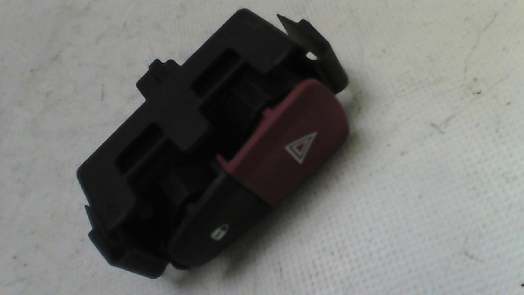 Bouton de warning RENAULT SCENIC 3 PHASE 1 Diesel - 1