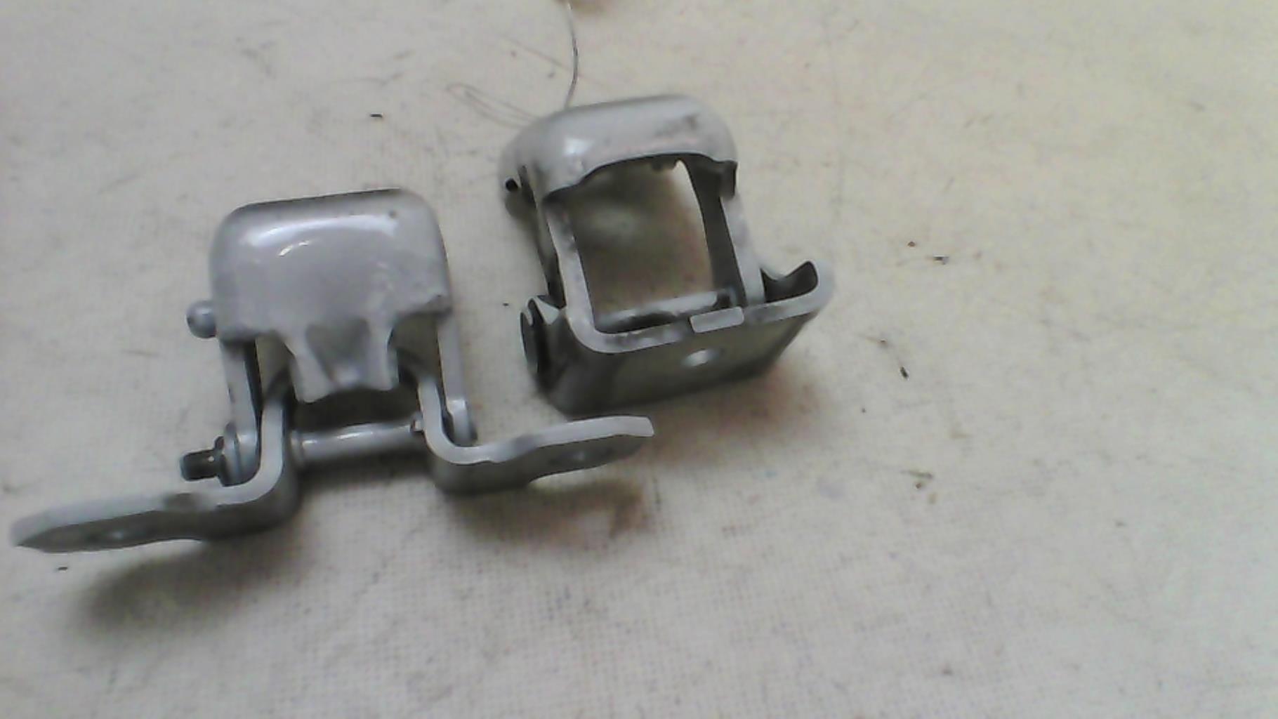 Charniere de porte arriere droit RENAULT MEGANE 3 PHASE 3 Diesel - 1