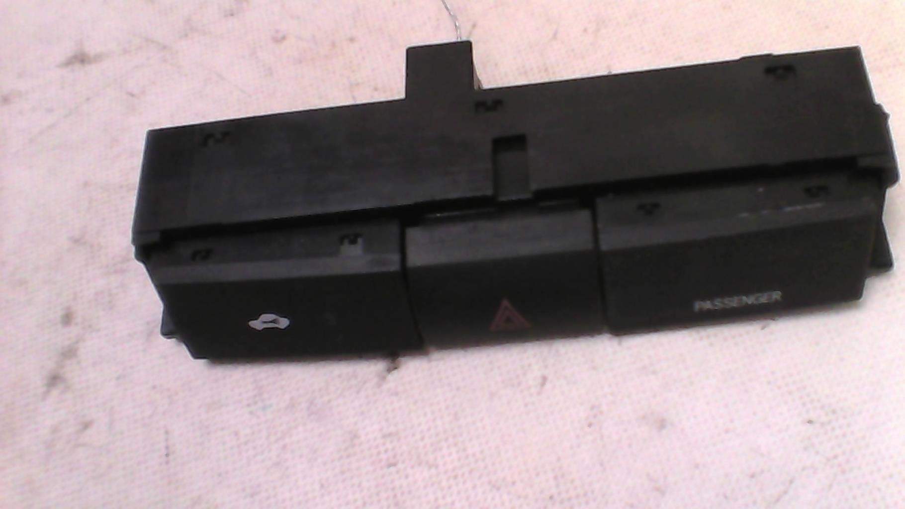 Bouton de warning TOYOTA COROLLA VERSO 2 PHASE 1 Diesel - 1