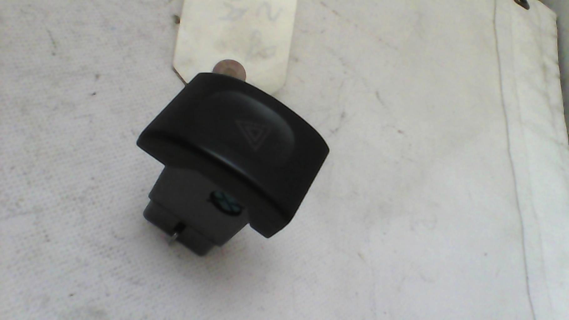 Bouton de warning CHEVROLET REZZO Essence/GPL - 1