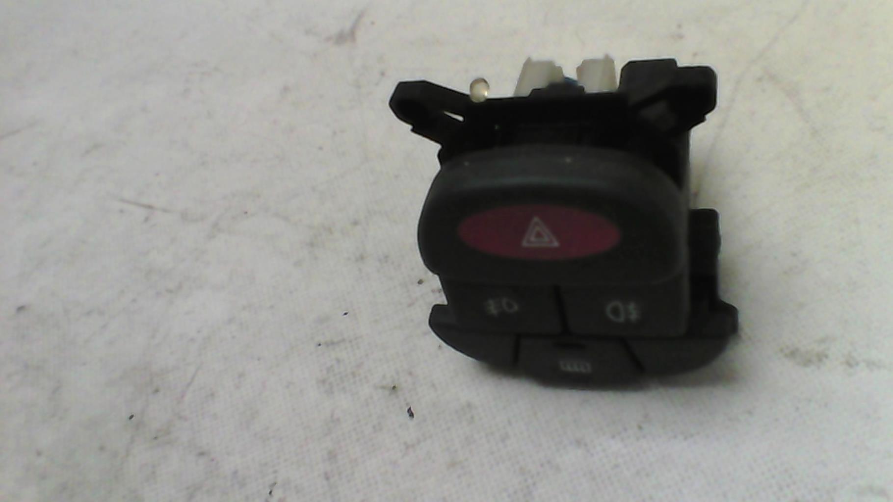 Bouton de warning LANCIA YPSILON 3 PHASE 1 Essence - 1