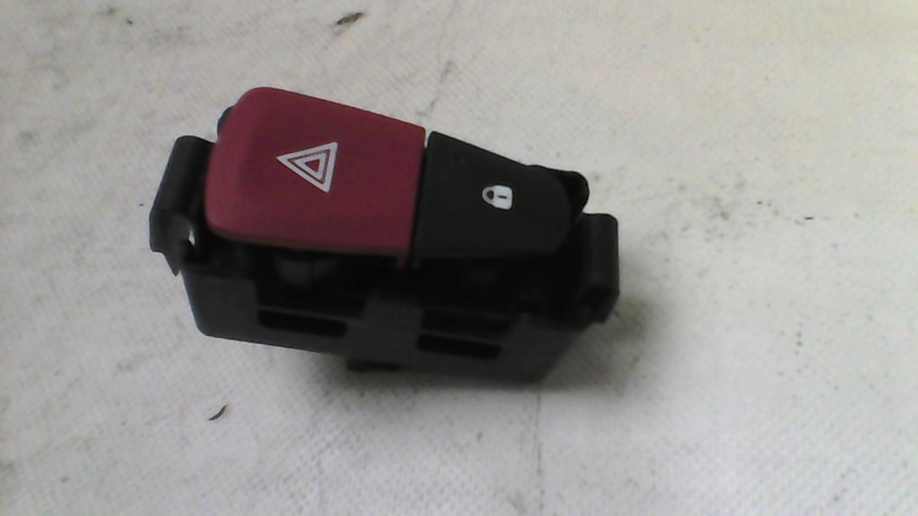 Bouton de warning RENAULT MEGANE 3 PHASE 2 Diesel - 1