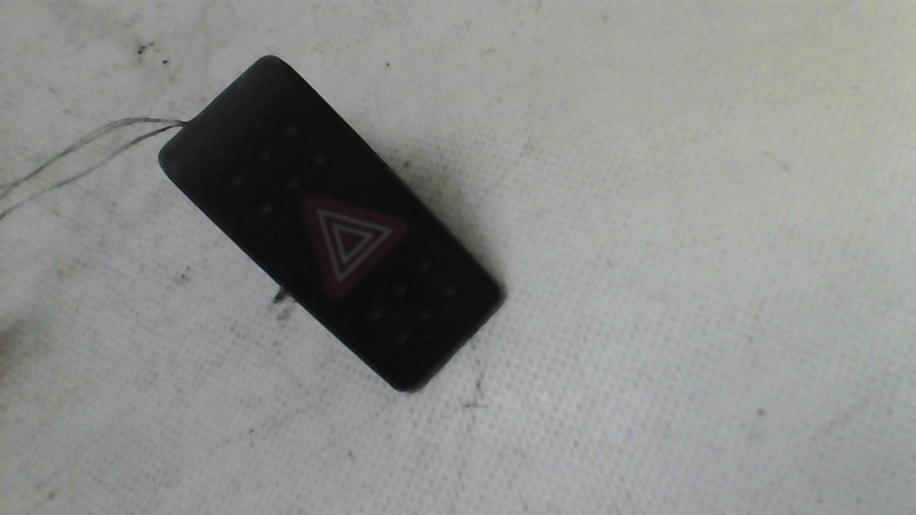 Bouton de warning SUZUKI SWIFT 3 Diesel - 1