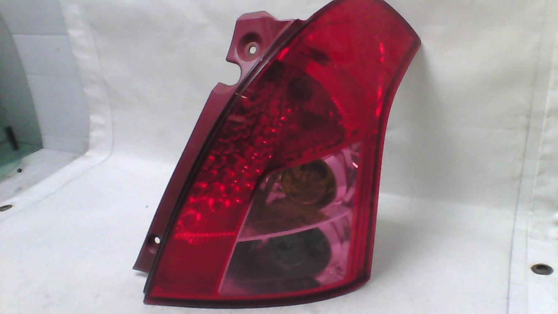 Fanale posteriore principale destro (luci) SUZUKI SWIFT 3 Diésel - 1