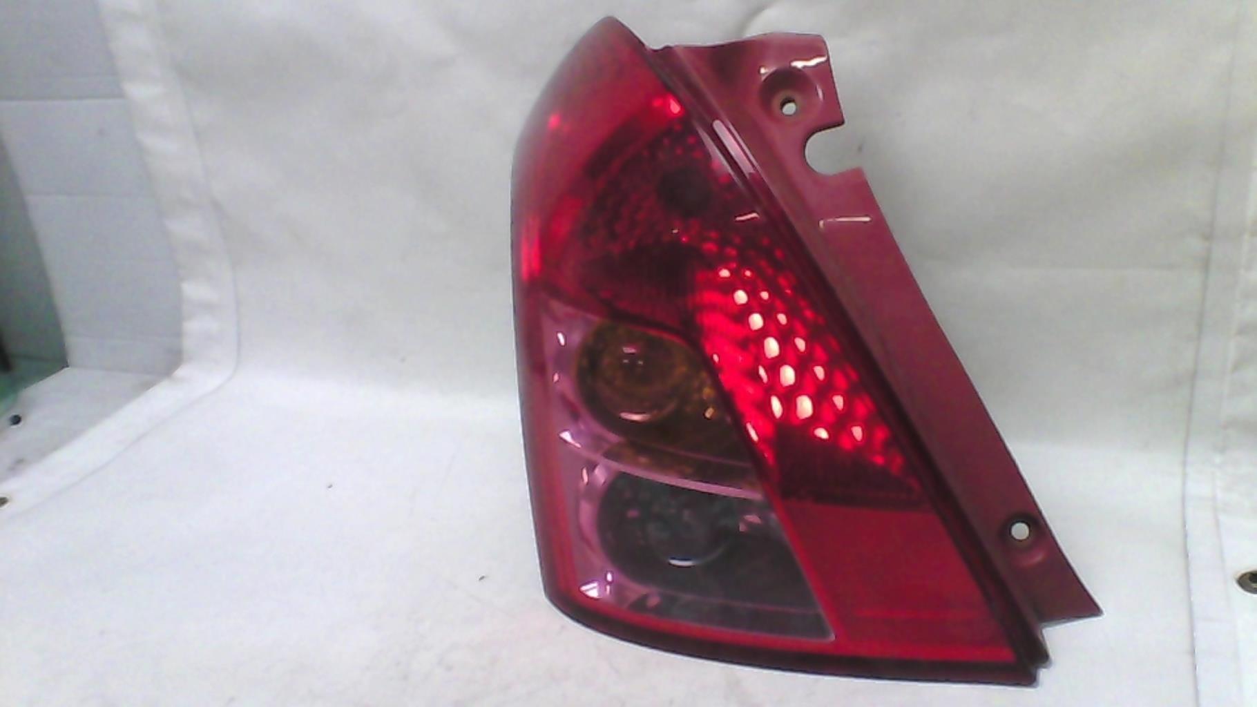 Fanale posteriore principale sinistro (luci) SUZUKI SWIFT 3 Diésel - 1