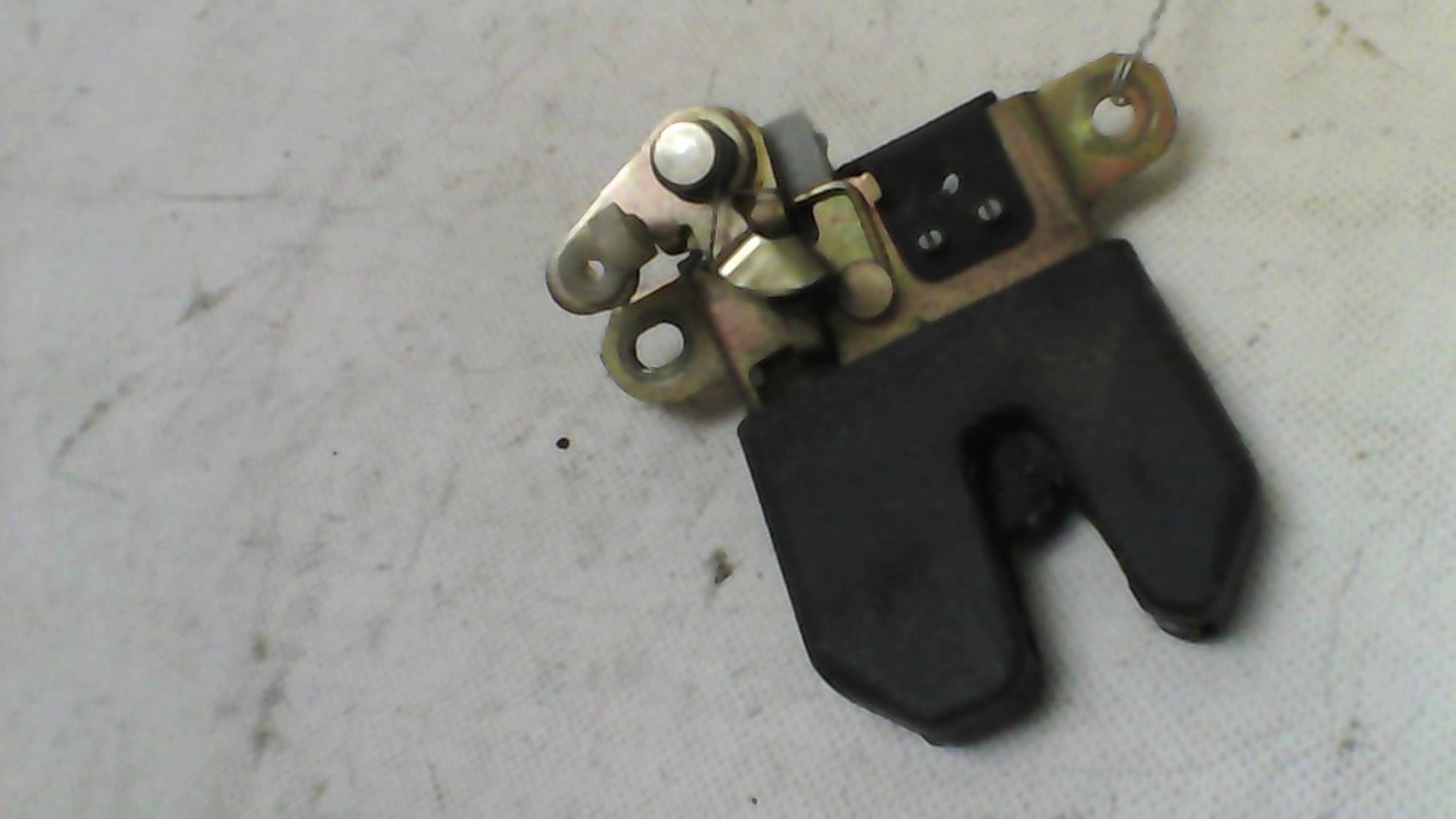 Serrure de coffre VOLKSWAGEN PASSAT 4 PHASE 1 Diesel - 1