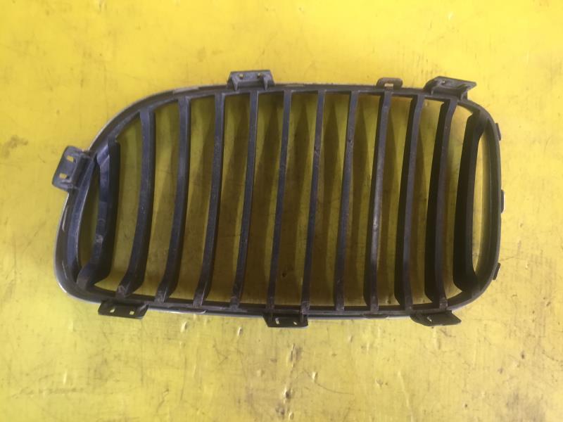 Calandre droite BMW SERIE 1 E81 Diesel - 1