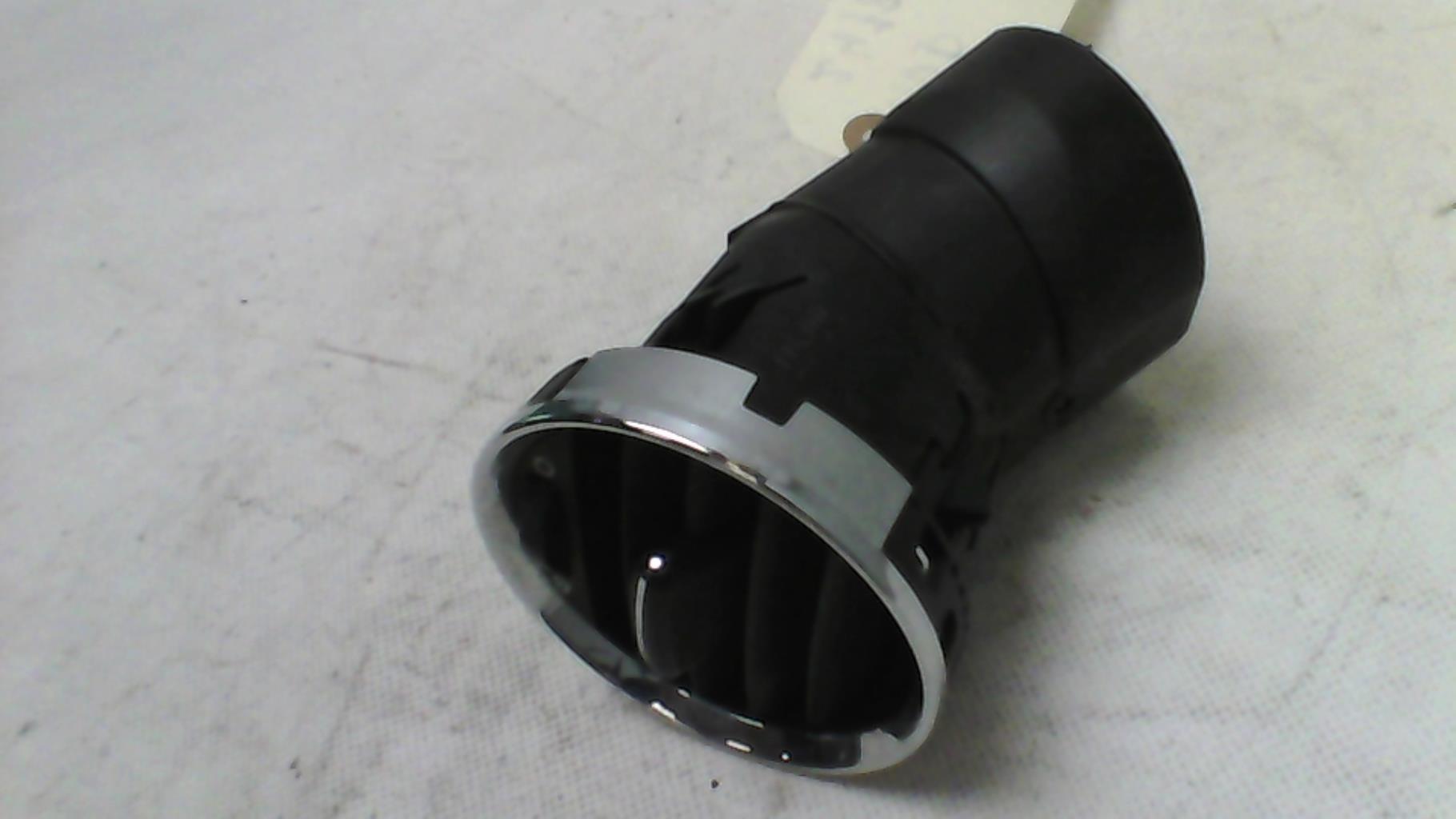 Bocchetta aerazione cruscotto anteriore destra PEUGEOT 5008 1 PHASE 1 Diésel - 1