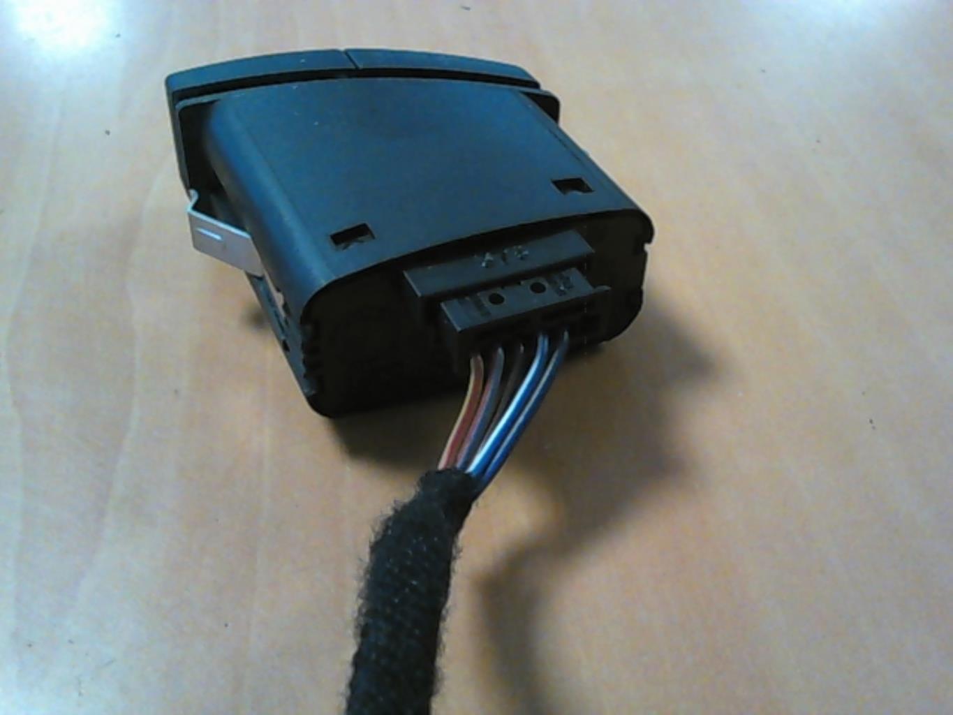 Bouton de warning BMW X3 E83 PHASE 2 Diesel - 1