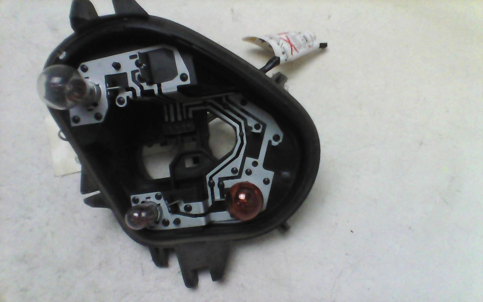 Base portalampade fanale posteriore destro PEUGEOT 208 PHASE 1 Diésel - 1