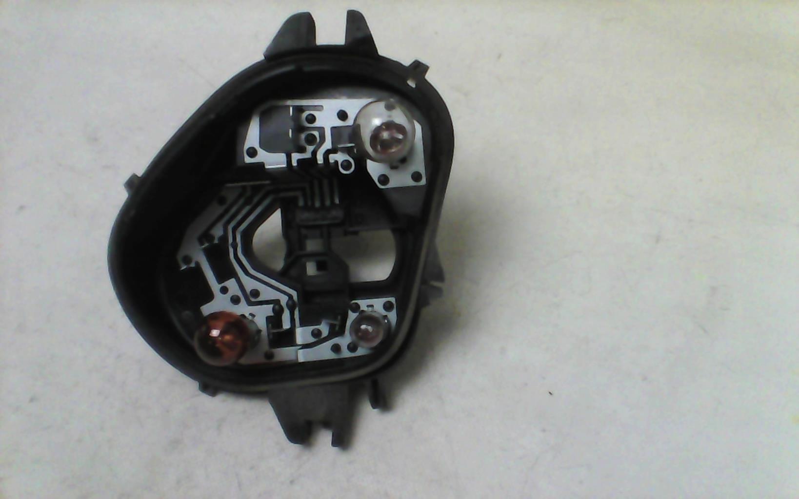 Base portalampade fanale posteriore sinistro PEUGEOT 208 PHASE 1 Diésel - 1