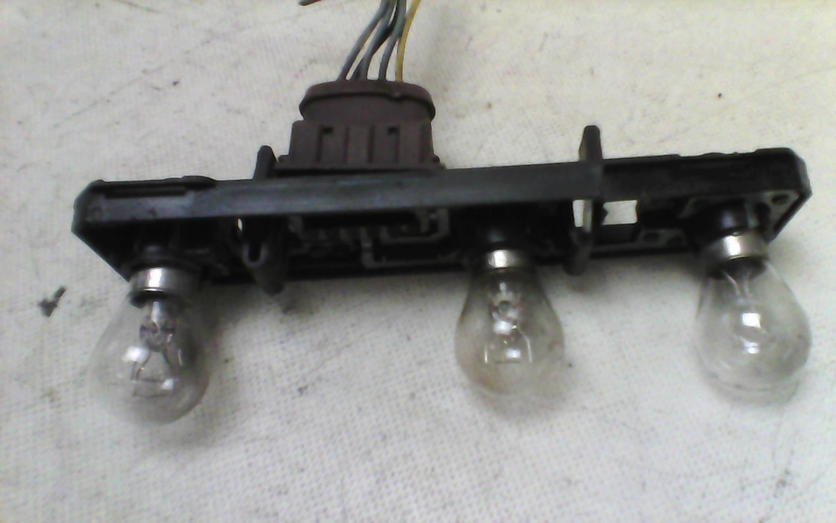 Base portalampade fanale posteriore sinistro PEUGEOT 306 BREAK Diésel - 1