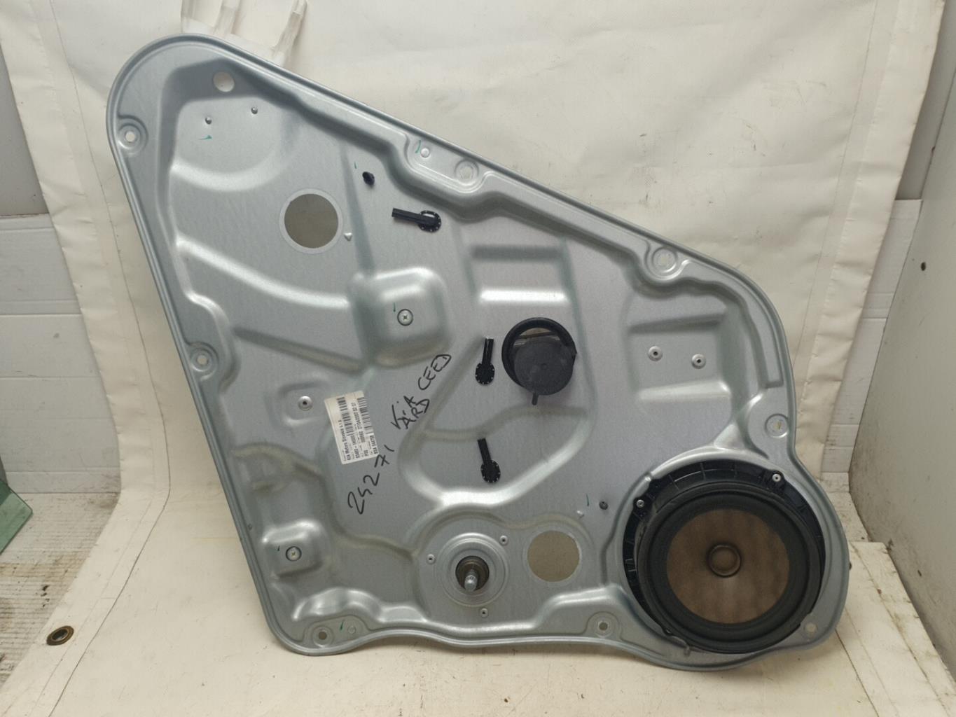 Alzacristalli manuale posteriore destro KIA CEE-D 1 PHASE 1 Diésel - 1