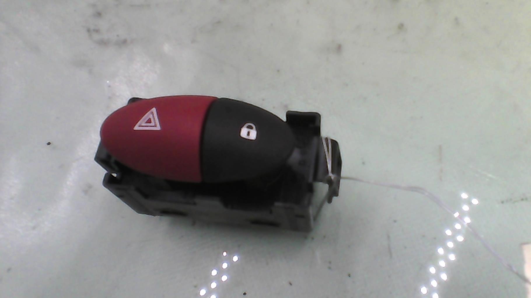 Bouton de warning RENAULT TWINGO 2 PHASE 2 Diesel - 1