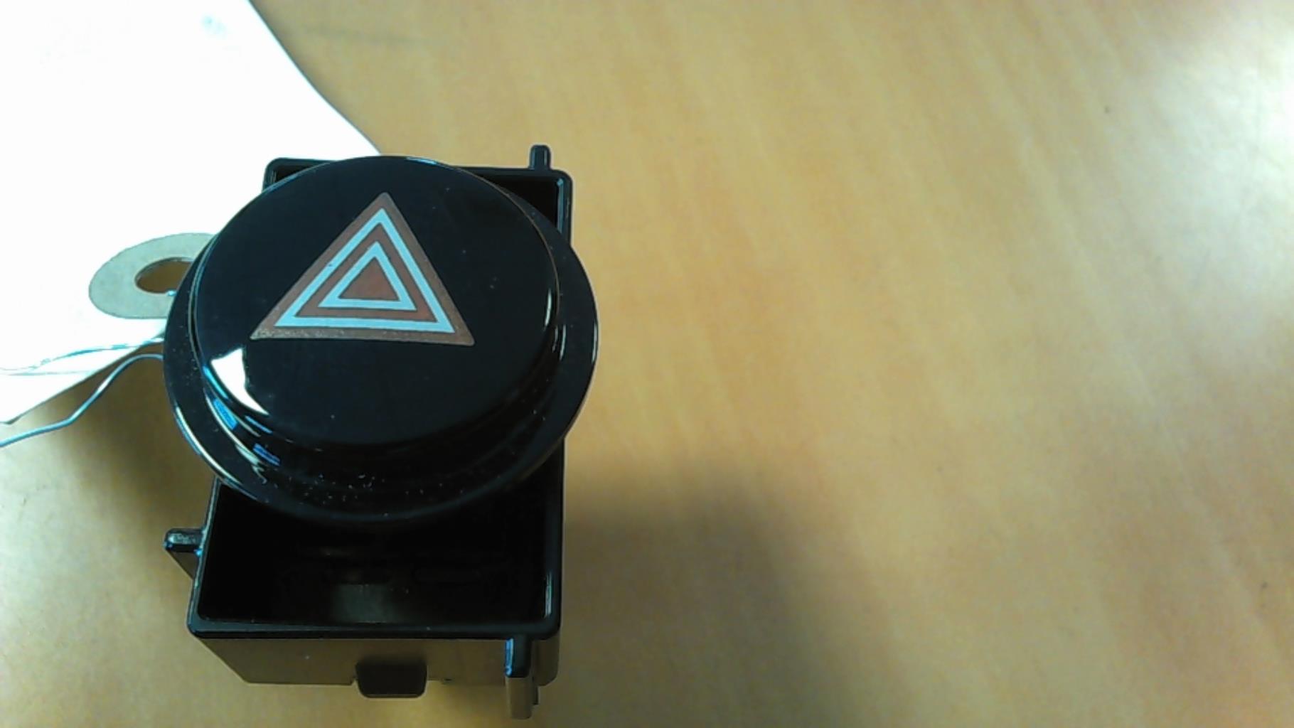 Bouton de warning TOYOTA AURIS 2 PHASE 2  - 1