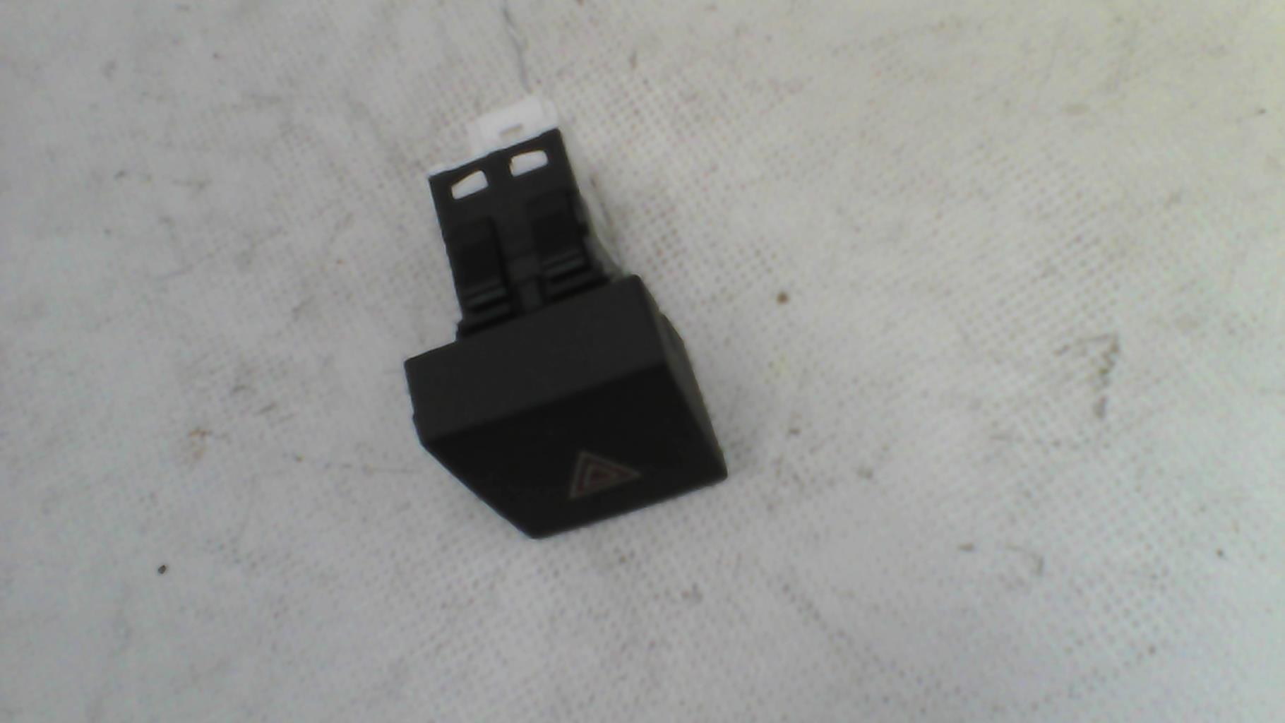 Bouton de warning PEUGEOT 508 1 PHASE 1 Diesel - 1