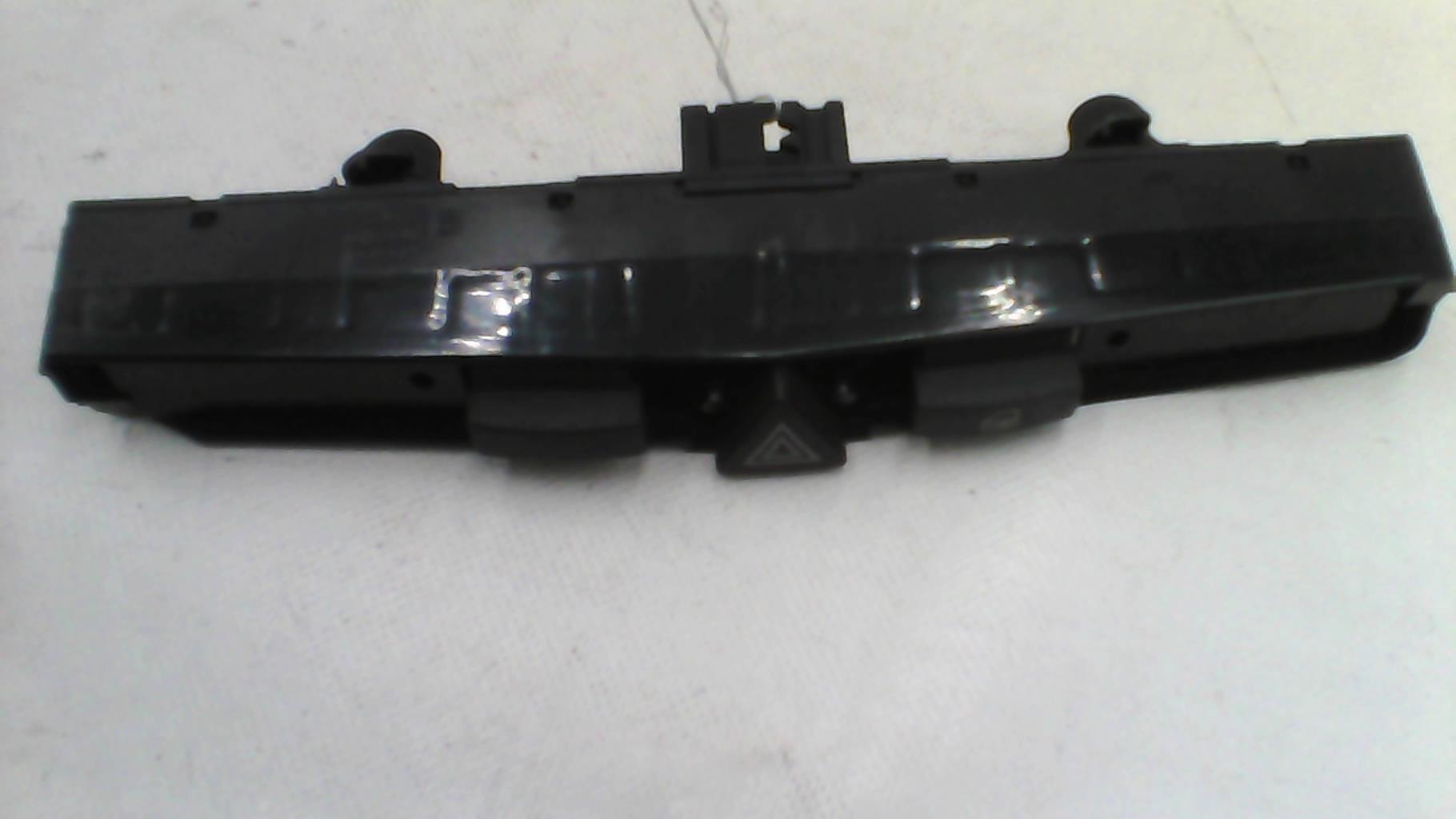 Bouton de warning OPEL ASTRA H PHASE 1 Essence - 1