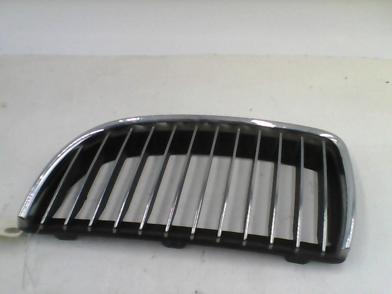 Calandre droite BMW SERIE 3 E91 TOURING PHASE 1 BREAK Diesel - 1