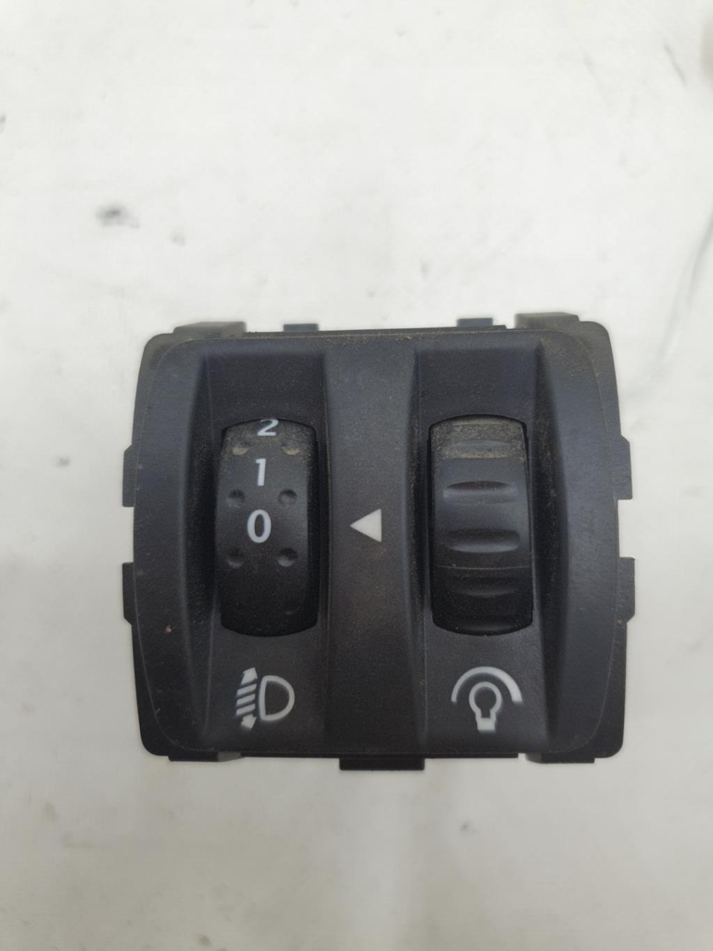 Commande de reglage hauteur de phare RENAULT TWINGO 2 PHASE 1 Essence - 1