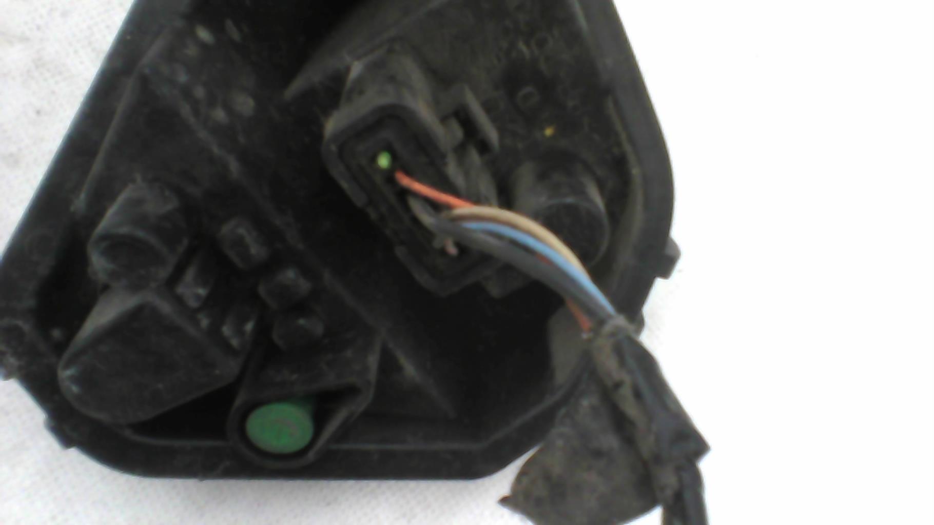 Base portalampade fanale posteriore destro RENAULT CLIO 3 PHASE 2 BREAK Diésel - 1