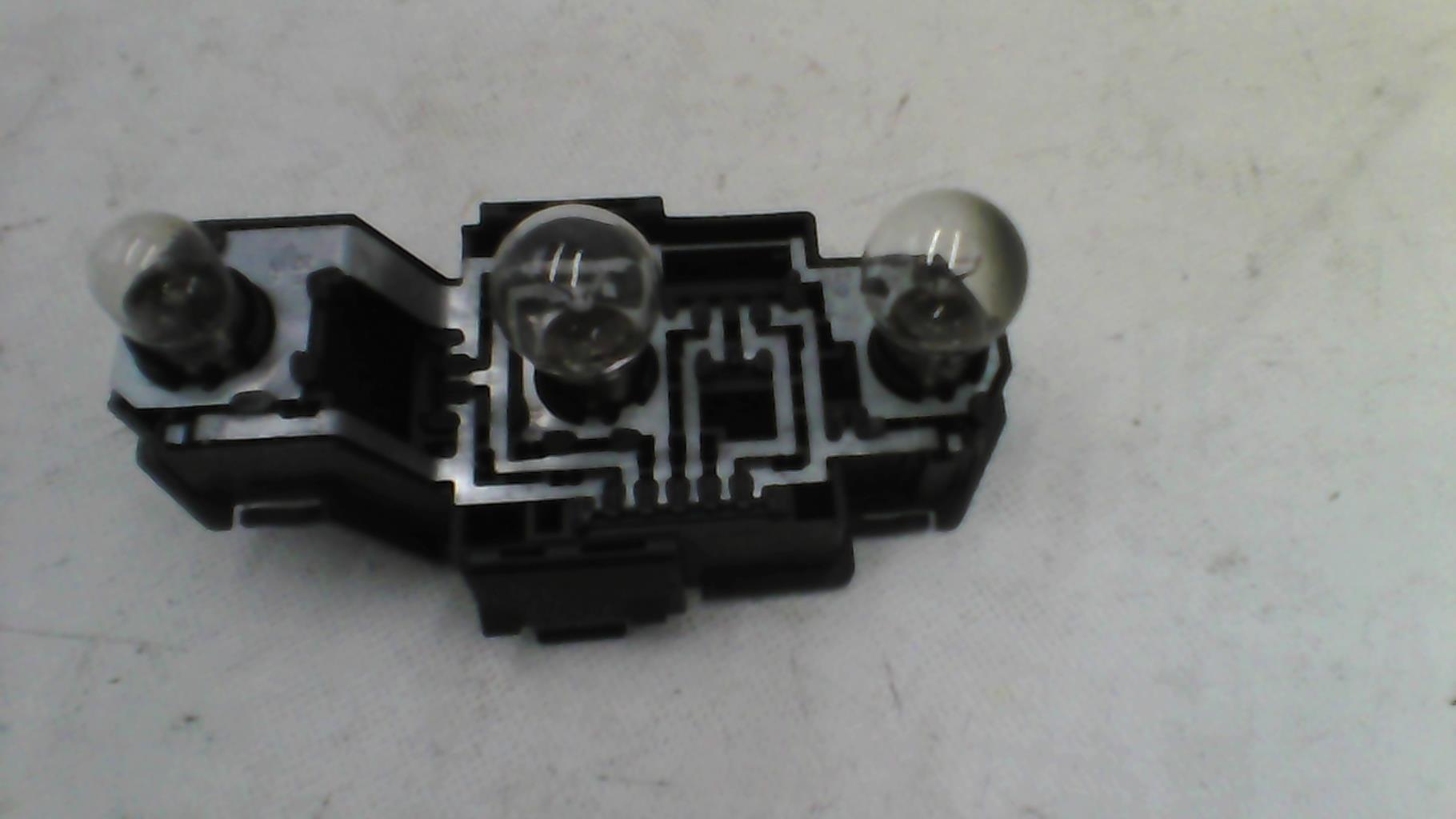 Base portalampade fanale posteriore sinistro VOLKSWAGEN PASSAT 3 PHASE 2 BREAK Diésel - 1