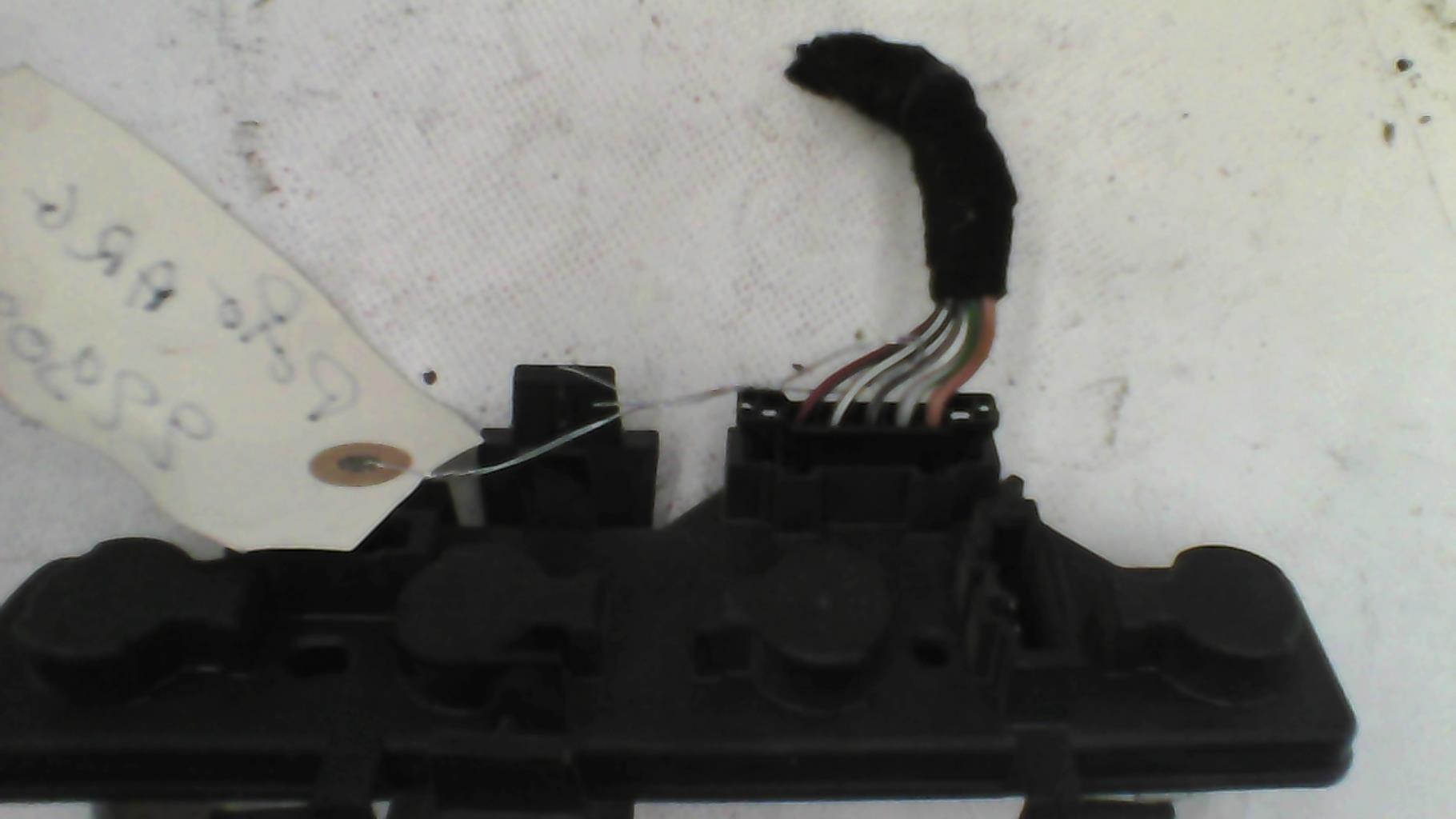 Base portalampade fanale posteriore sinistro VOLKSWAGEN POLO 3 PHASE 2 Diésel - 1