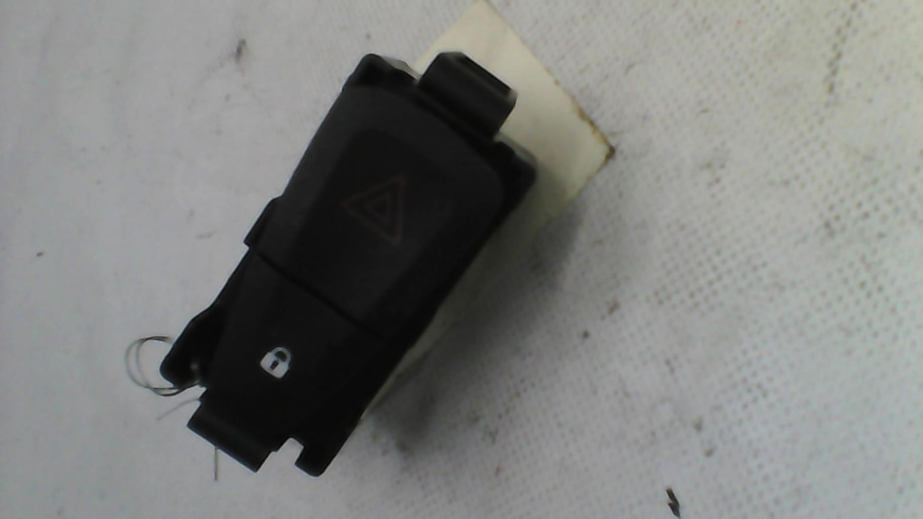 Bouton de warning DACIA SANDERO 2 PHASE 2 Essence - 1