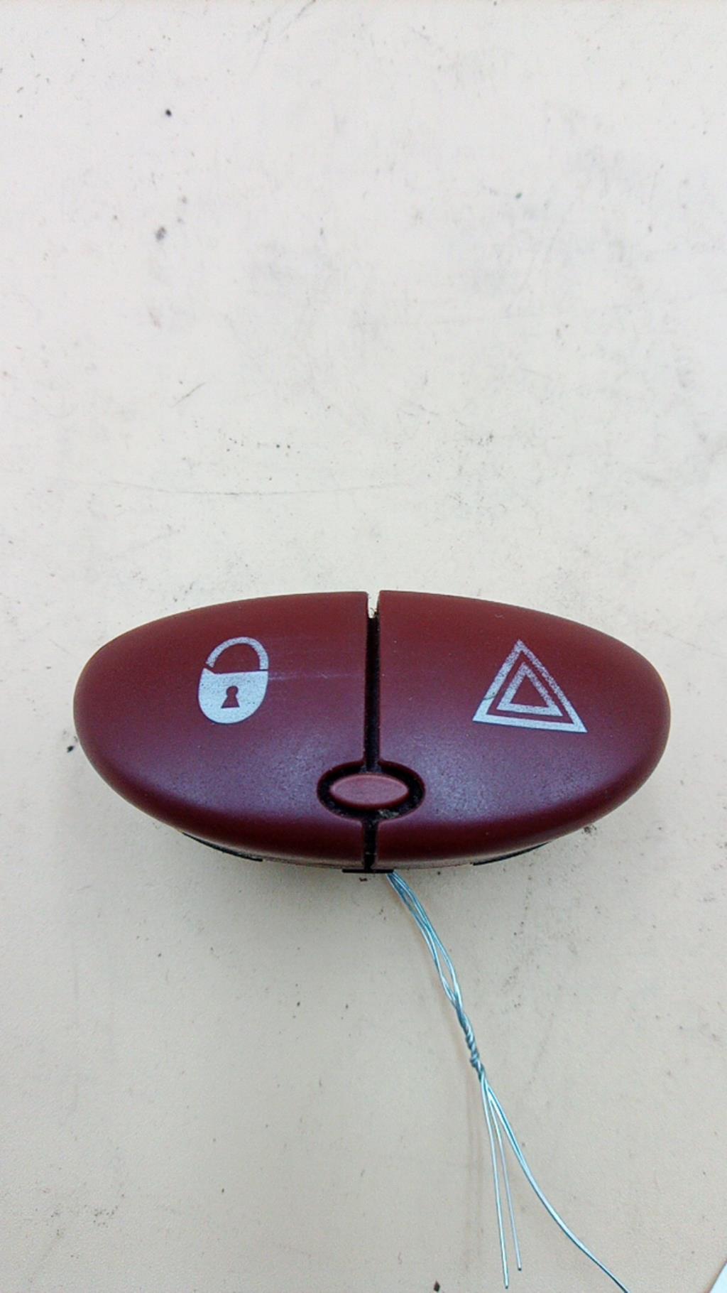 Bouton de warning PEUGEOT 206 PHASE 2 Essence - 1