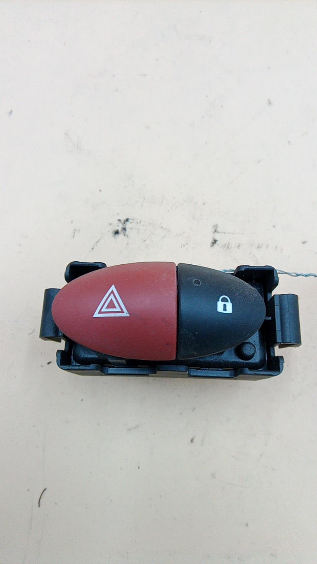 Bouton de warning RENAULT TWINGO 2 PHASE 1 Essence - 1