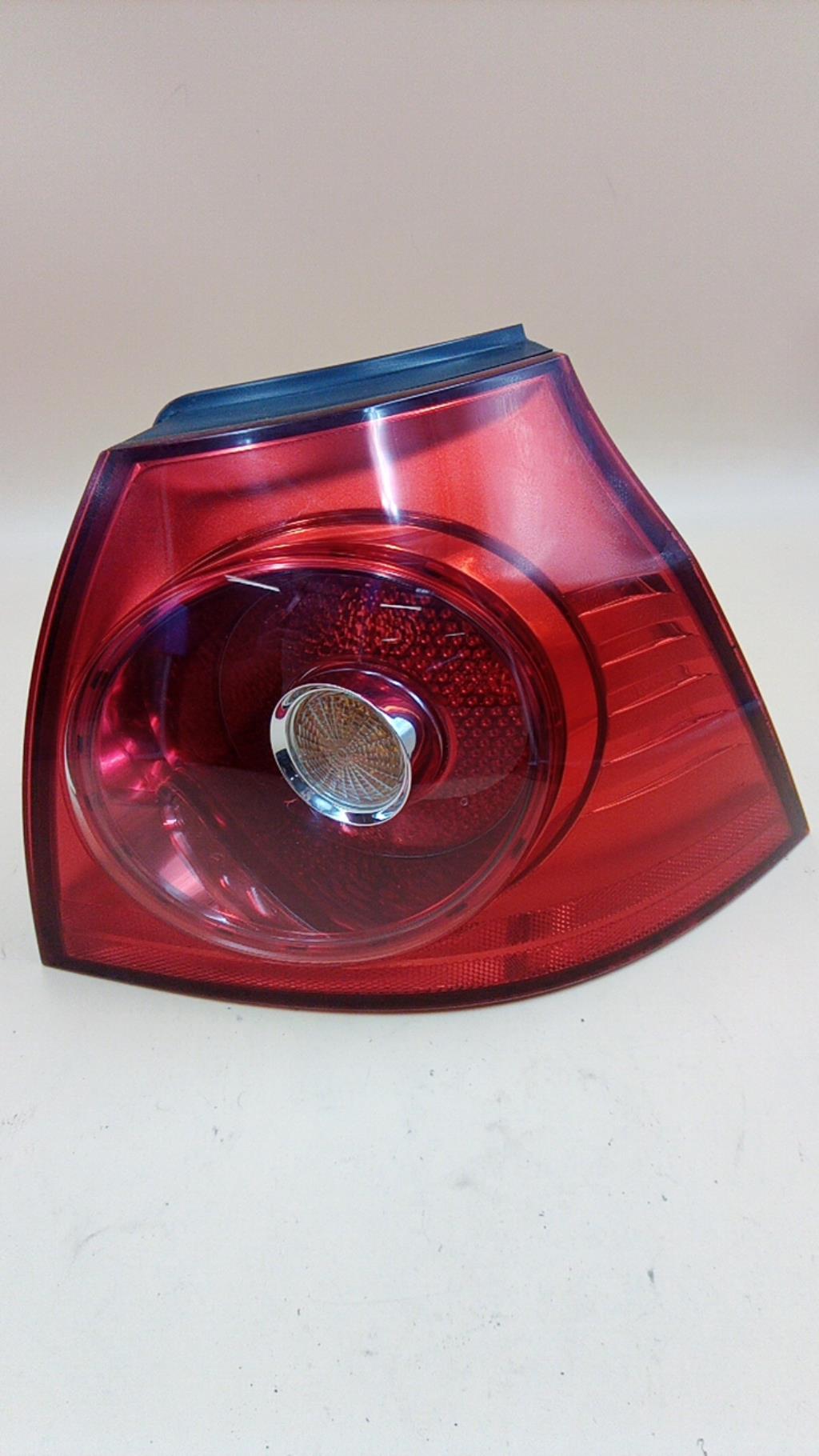 Fanale posteriore principale destro (luci) VOLKSWAGEN GOLF 5 Gasolina - 1