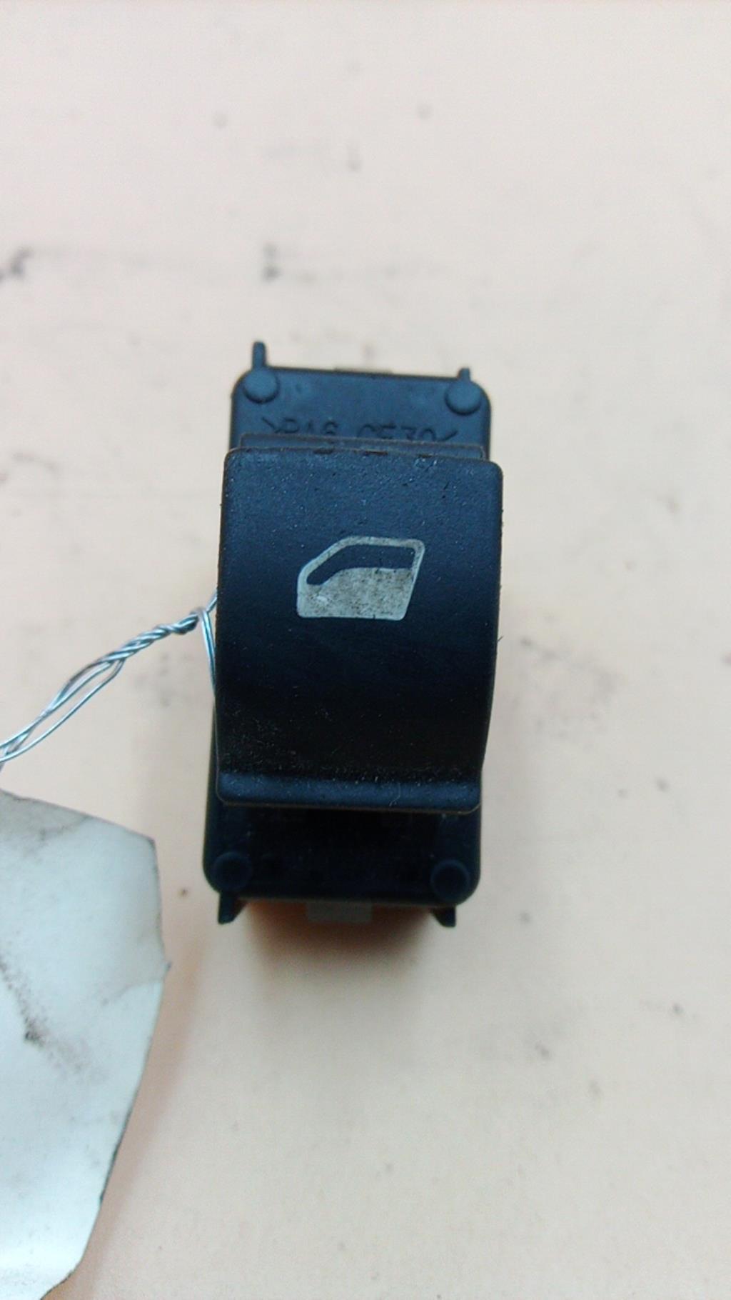 Interruttore lavacristalli anteriore destro CITROEN C4 2 PHASE 1 Diésel - 1