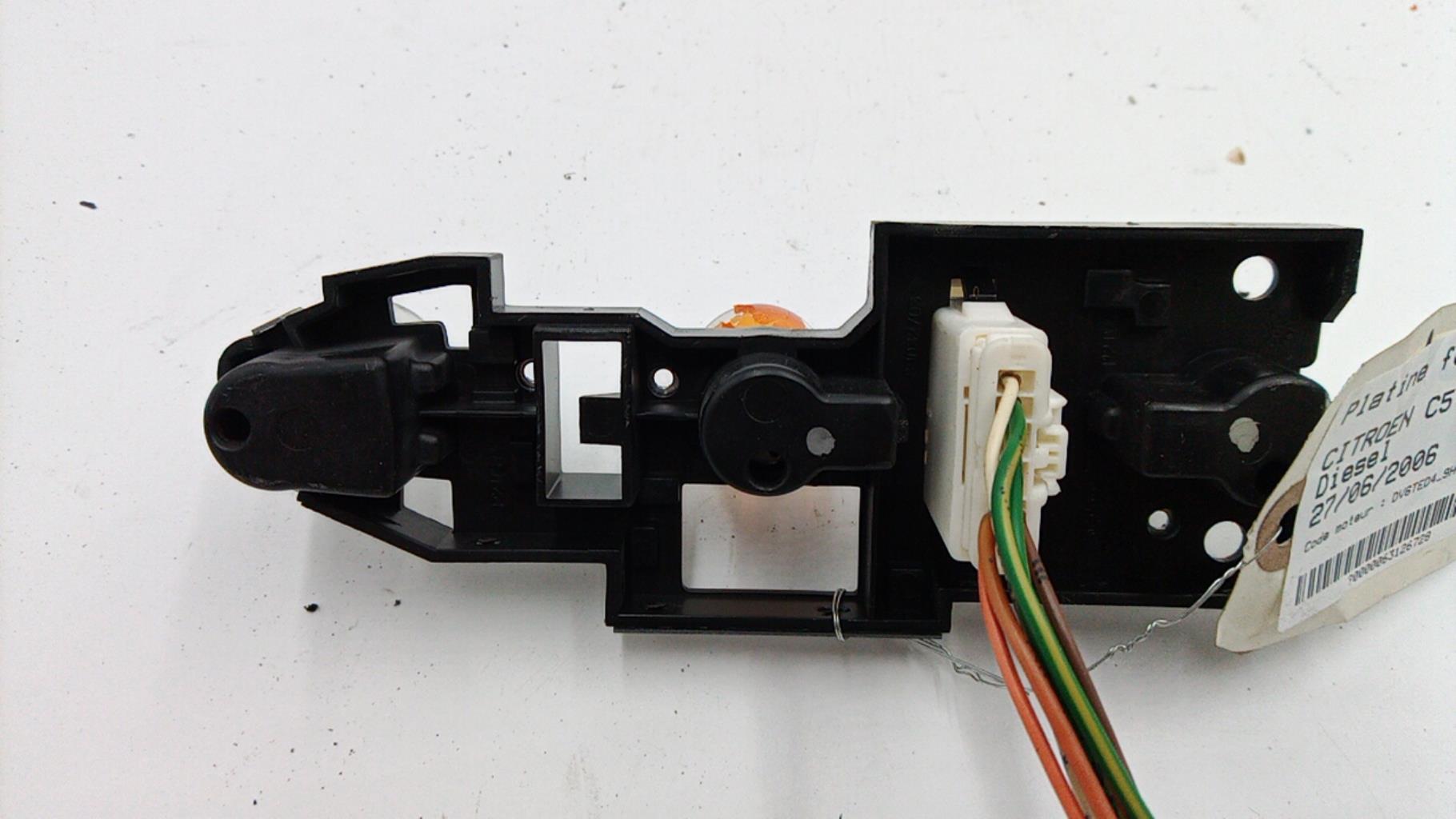 Base portalampade fanale posteriore destro CITROEN C5 1 PHASE 2 Diésel - 1
