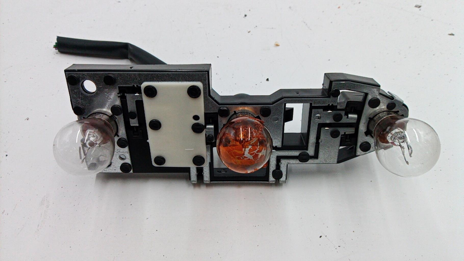 Base portalampade fanale posteriore sinistro CITROEN C5 1 PHASE 2 Diésel - 1