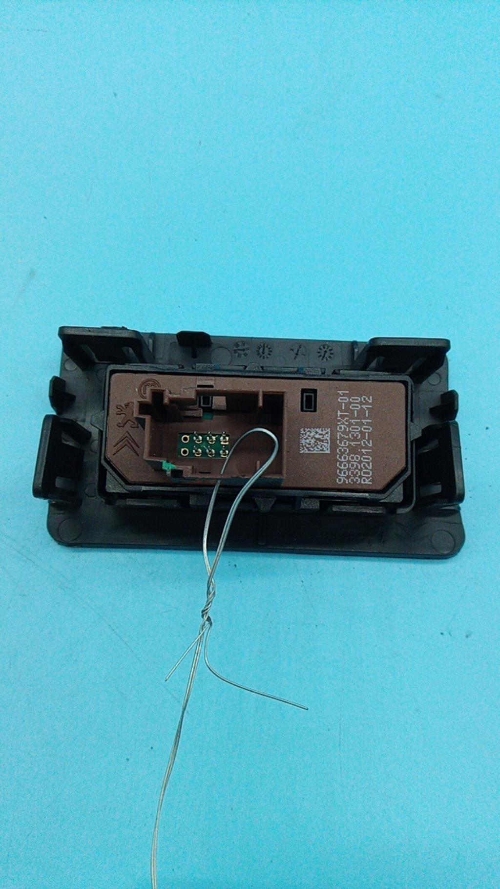 Bouton/Interrupteur CITROEN DS3 PHASE 1 Diesel - 1