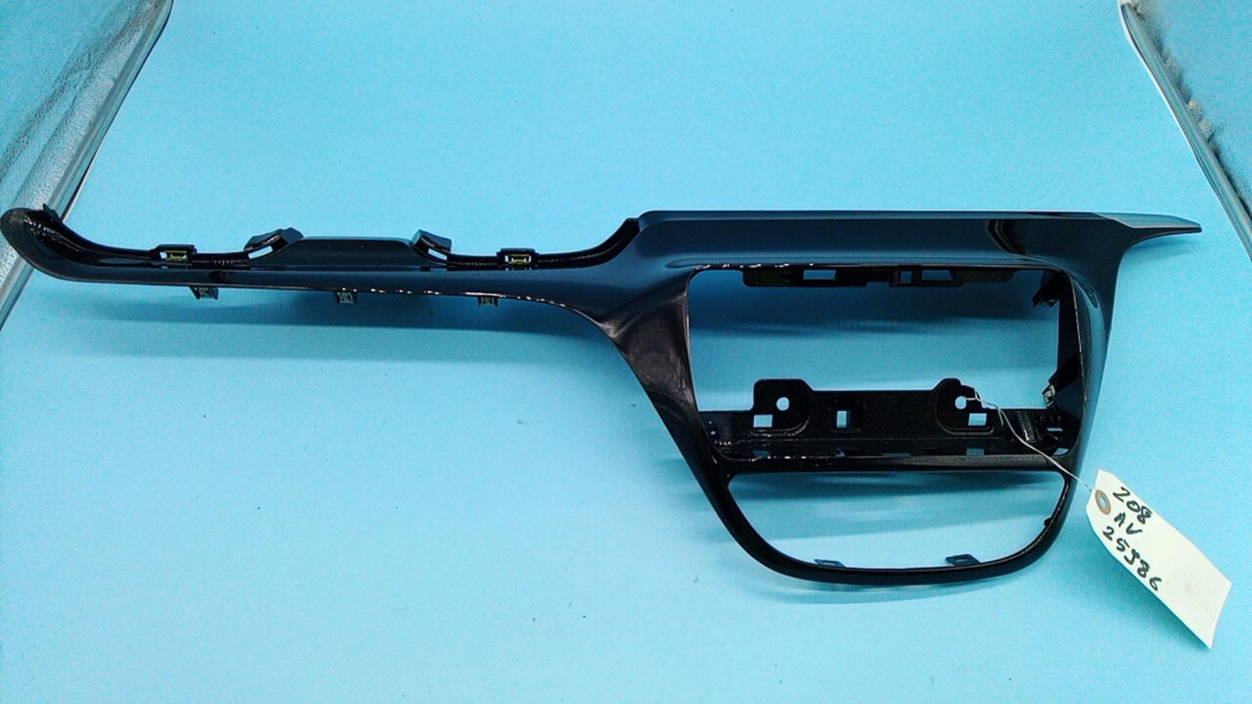 Consolle centrale (interno in plastica) PEUGEOT 208 1 PHASE 1 Gasolina - 1