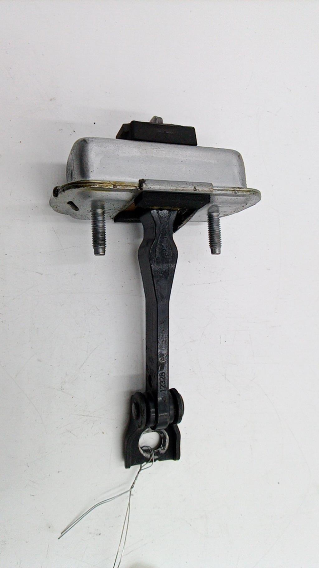 Tirante portiera anteriore sinistro PEUGEOT 208 1 PHASE 1 Gasolina - 1