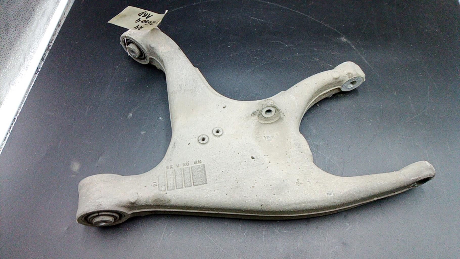 Braccio sospensione posteriore destra AUDI A4 3 AVANT PHASE 1 BREAK Diésel - 1