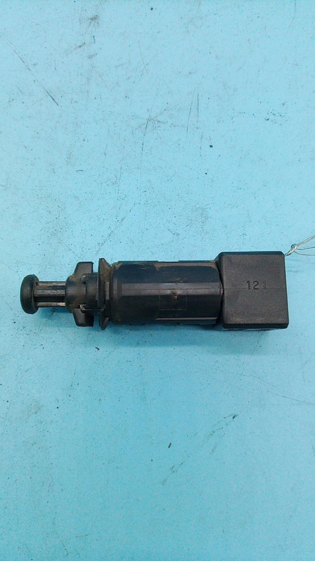 Contacteur feu stop RENAULT TWINGO 1 PHASE 3 Essence - 1