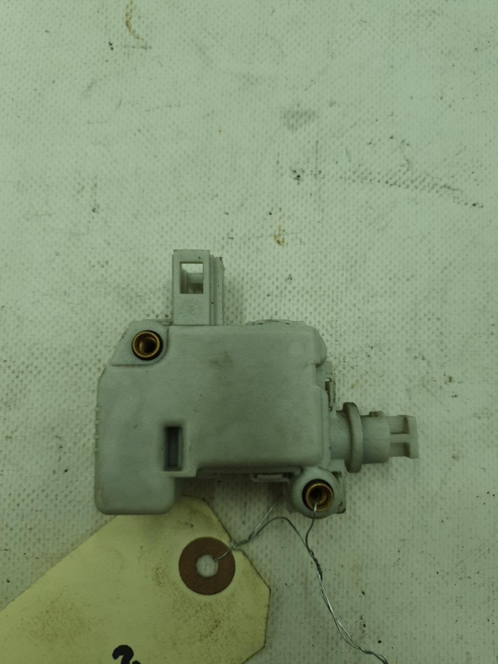 Attuatore serratura portellone posteriore VOLKSWAGEN POLO 4 PHASE 1 Gasolina - 1
