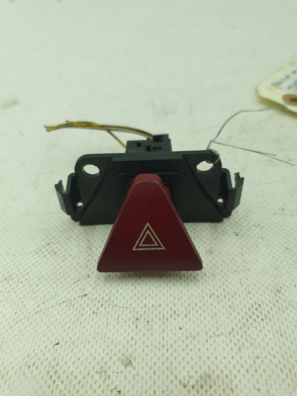 Bouton de warning PEUGEOT 307 PHASE 1 CABRIOLET Essence - 1