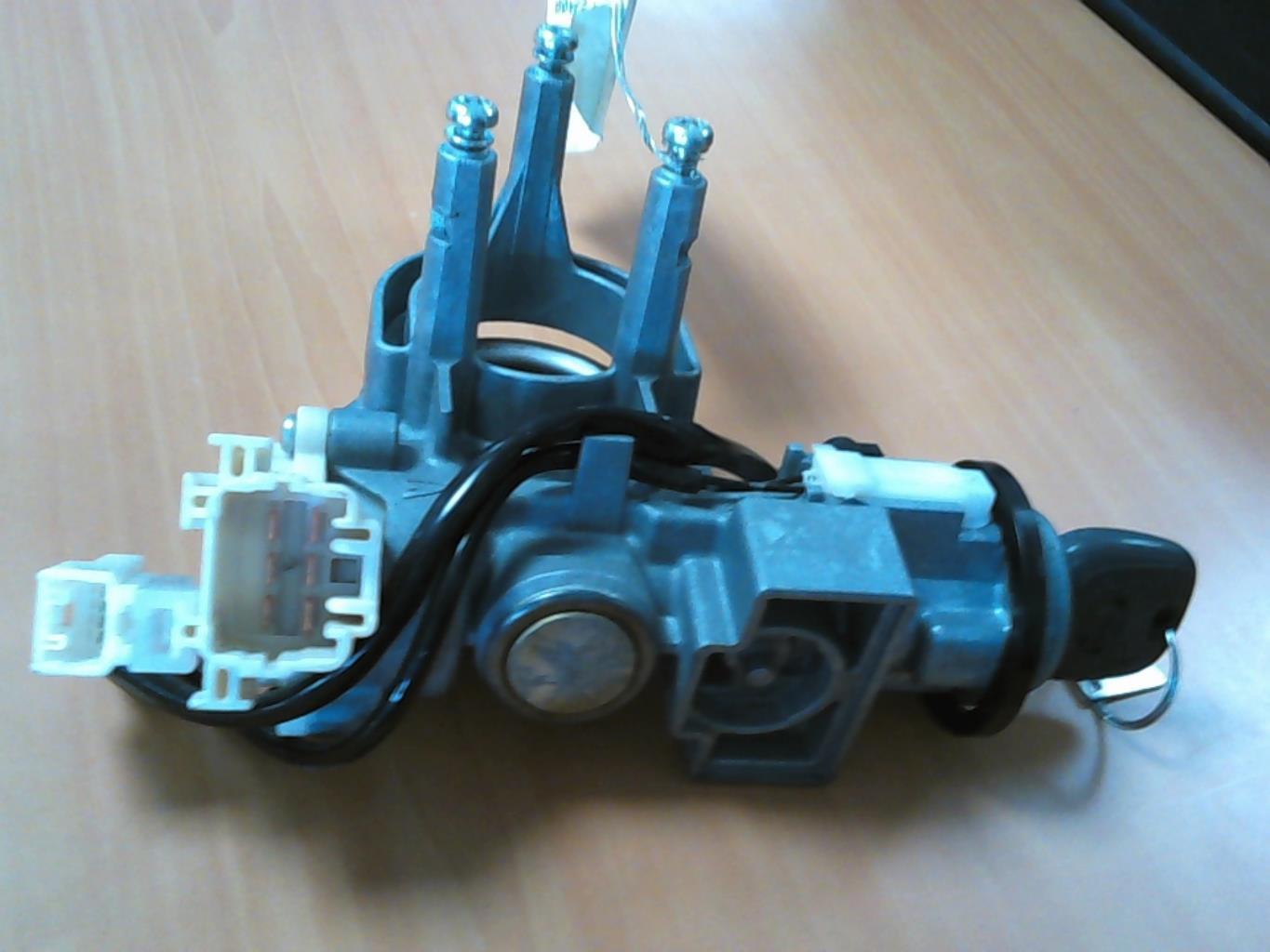 Neiman DAIHATSU TREVIS Essence - 1