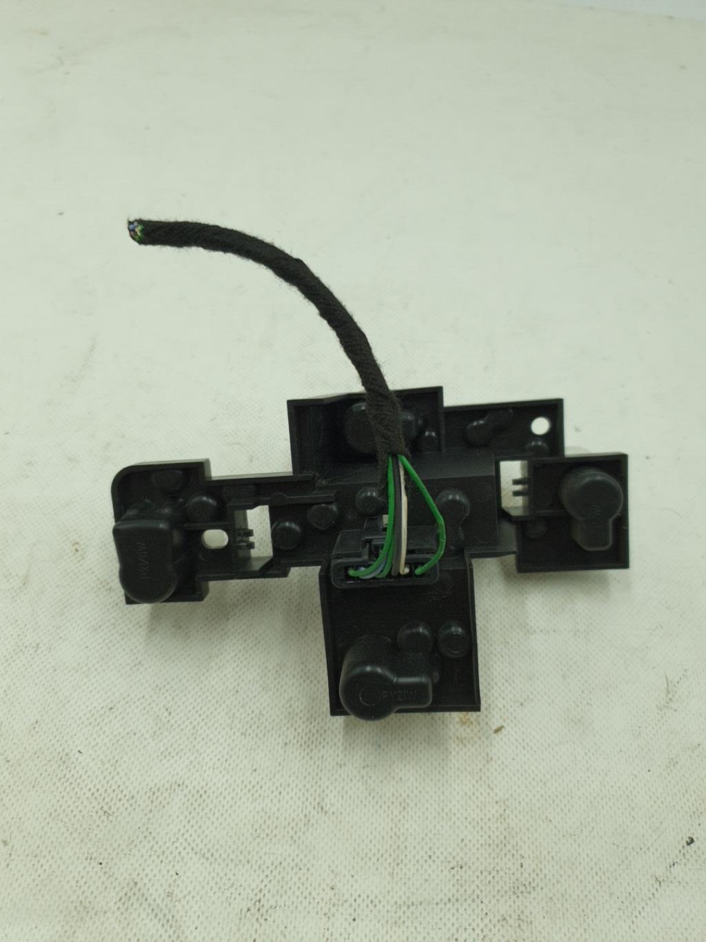 Base portalampade fanale posteriore destro RENAULT LAGUNA 3 PHASE 1 BREAK Diésel - 1
